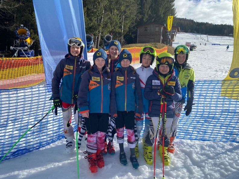 Das sehr erfolgreiche Team der Skimittelschule Murau.jpg